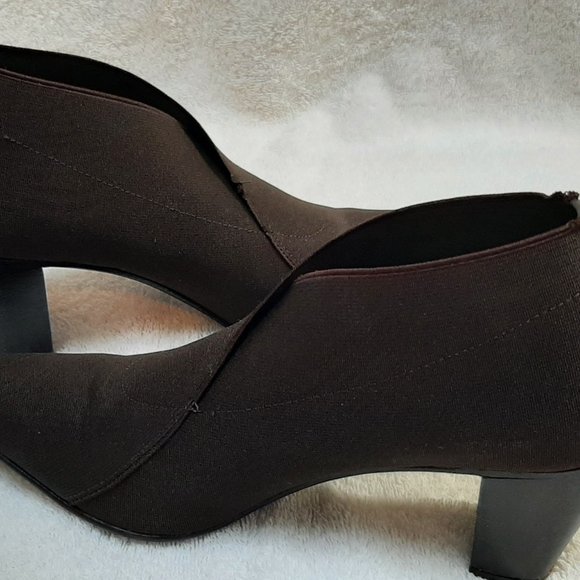 STUART WEITZMAN BROWN ELASTIC BOOTIE 4.5M - Picture 1 of 2